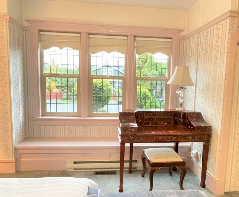Parlor Suite In Heritage Manor, Fairfield, Near Dt Victoria Eksteriør billede